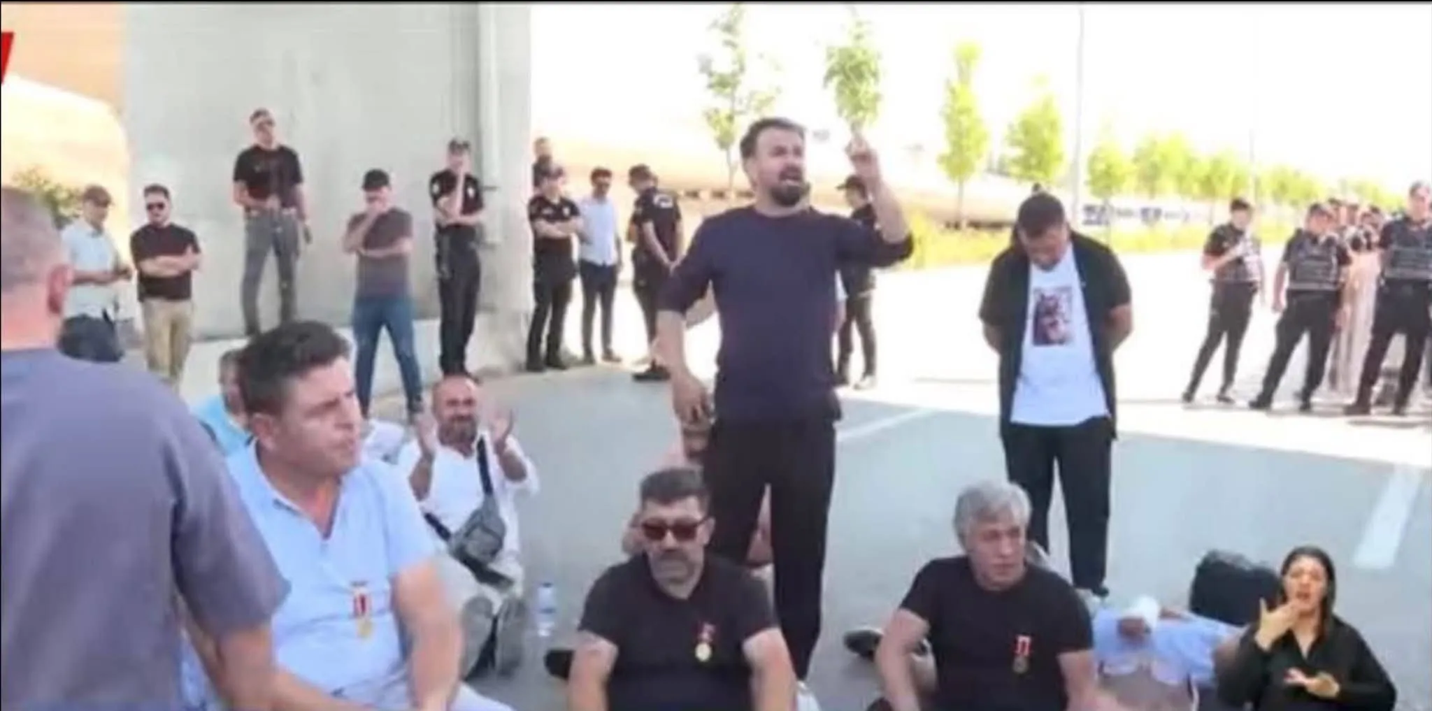 GENEL BAŞKANIMIZDAN SİYASETÇİLERE SERT SÖZLER “SİZİN ARKA BAHÇENİZ DEĞİLİZ”