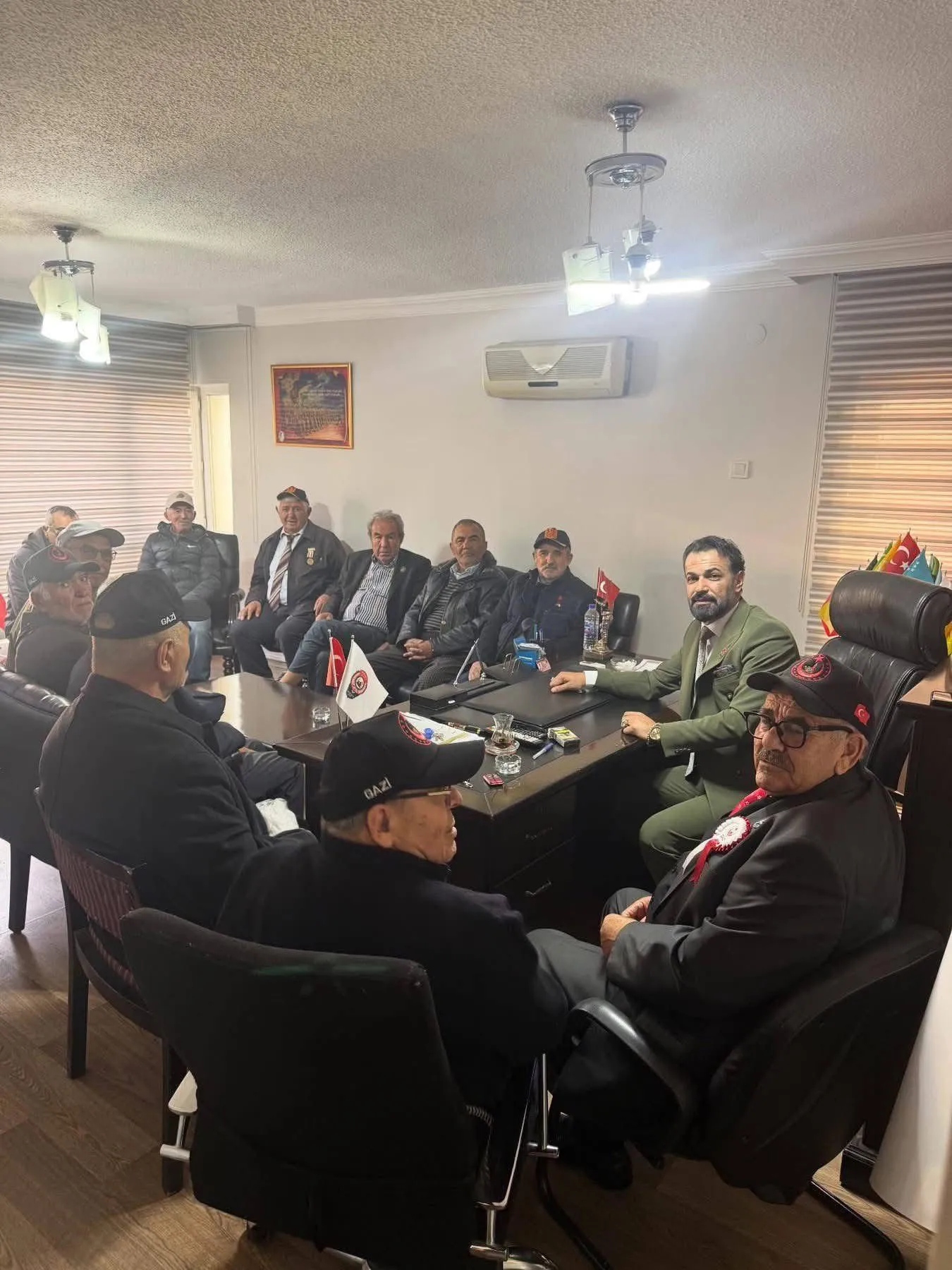 ŞEHİT AİLELERİ ve GAZİLERDEN GENEL MERKEZİMİZE ZİYARETLER DEVAM EDİYOR