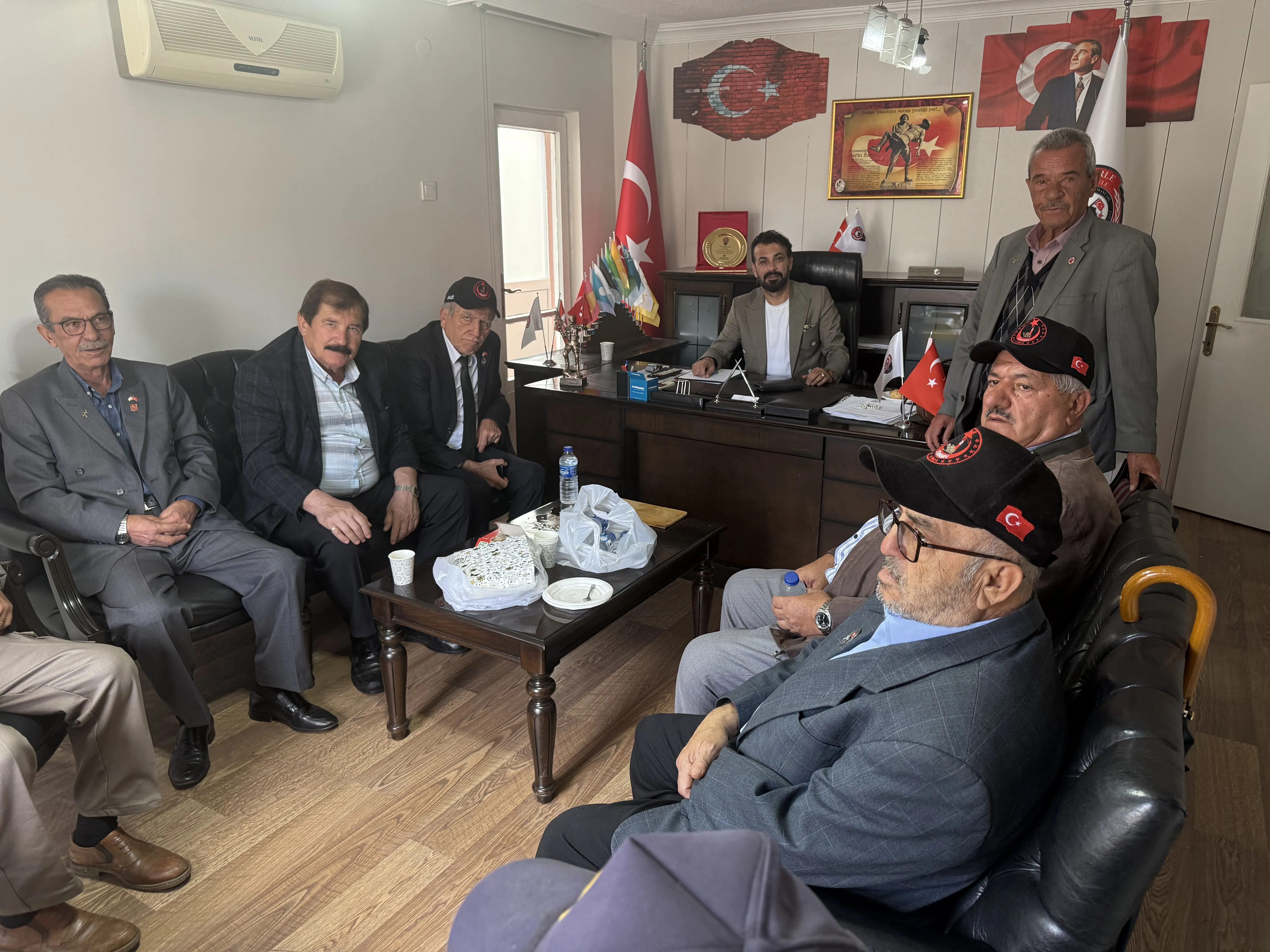 KIBRIS GAZİLERİMİZDEN GENEL MERKEZİMİZE ZİYARET